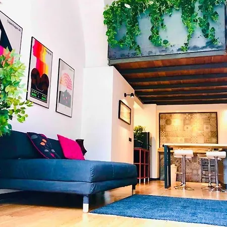 Oli-oli House Center, Two Adjacent House X11 People,double Kitchen, Courtyard, Nyaraló