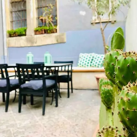 Oli-oli House Center, Two Adjacent House X11 People,double Kitchen, Courtyard, Nyaraló Catania