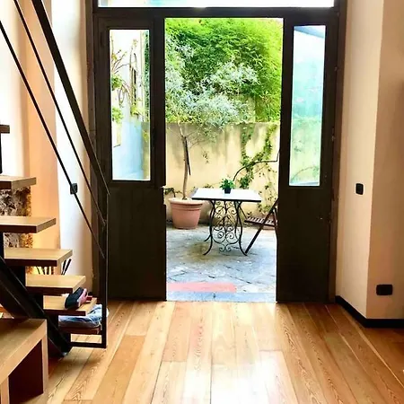 Nyaraló Oli-oli House Center, Two Adjacent House X11 People,double Kitchen, Courtyard, Catania